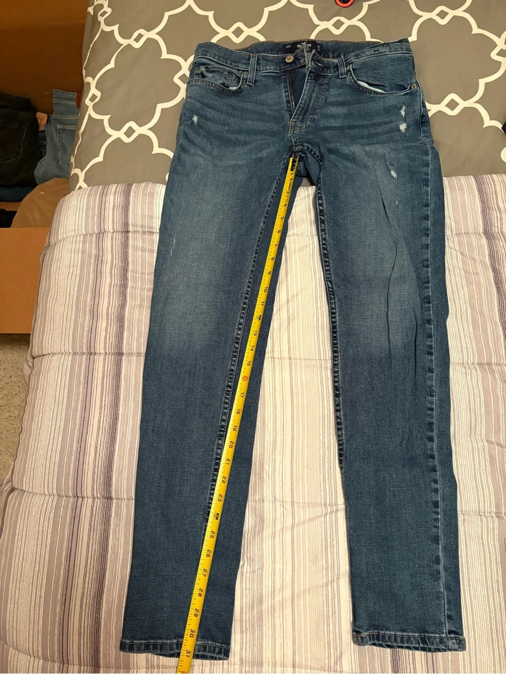 Hollister Men’s Relaxed Blue Denim Jeans